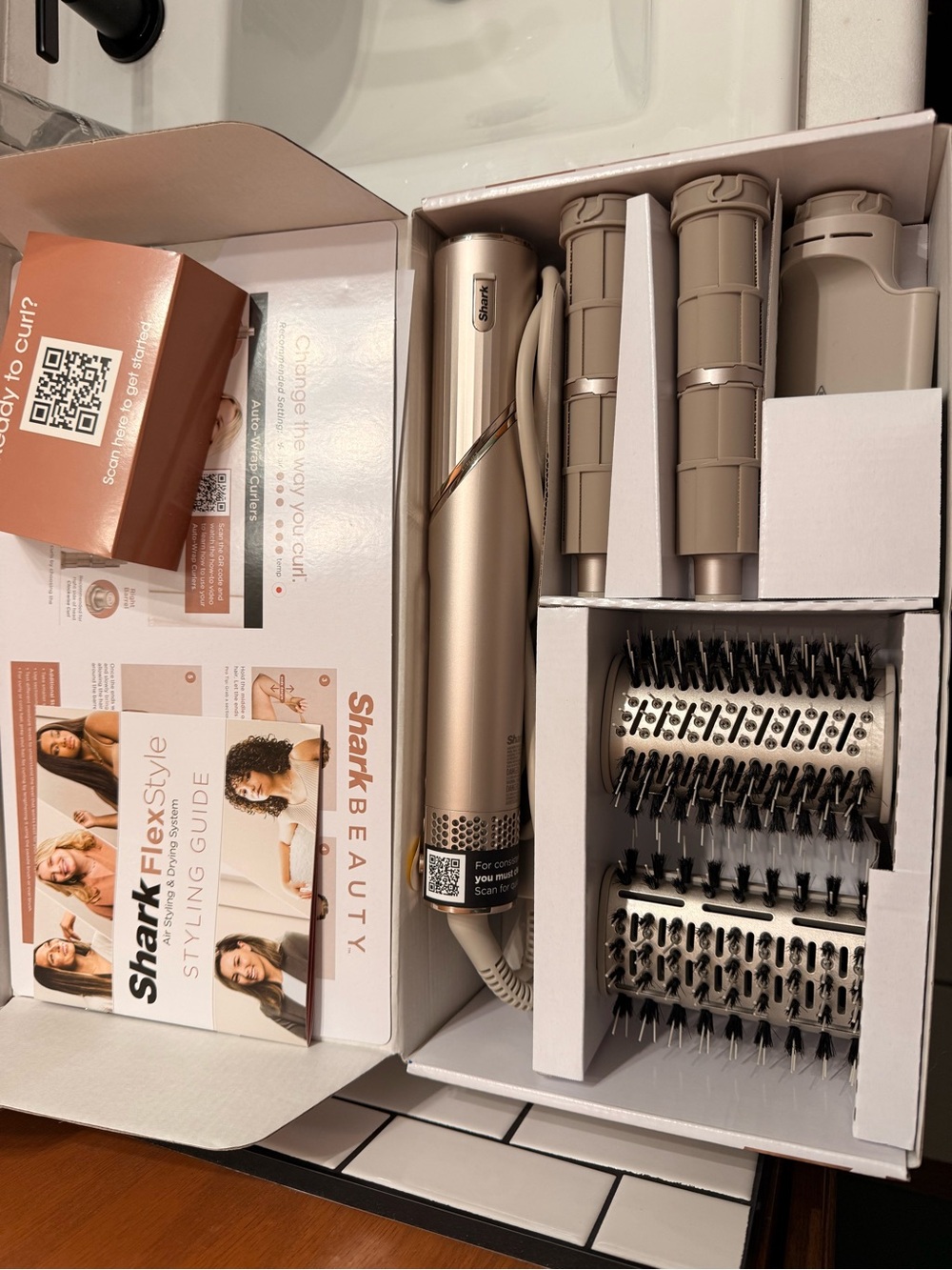 Shark FlexStyle 4‑Piece Hot Air Brush Set in Champagne with case